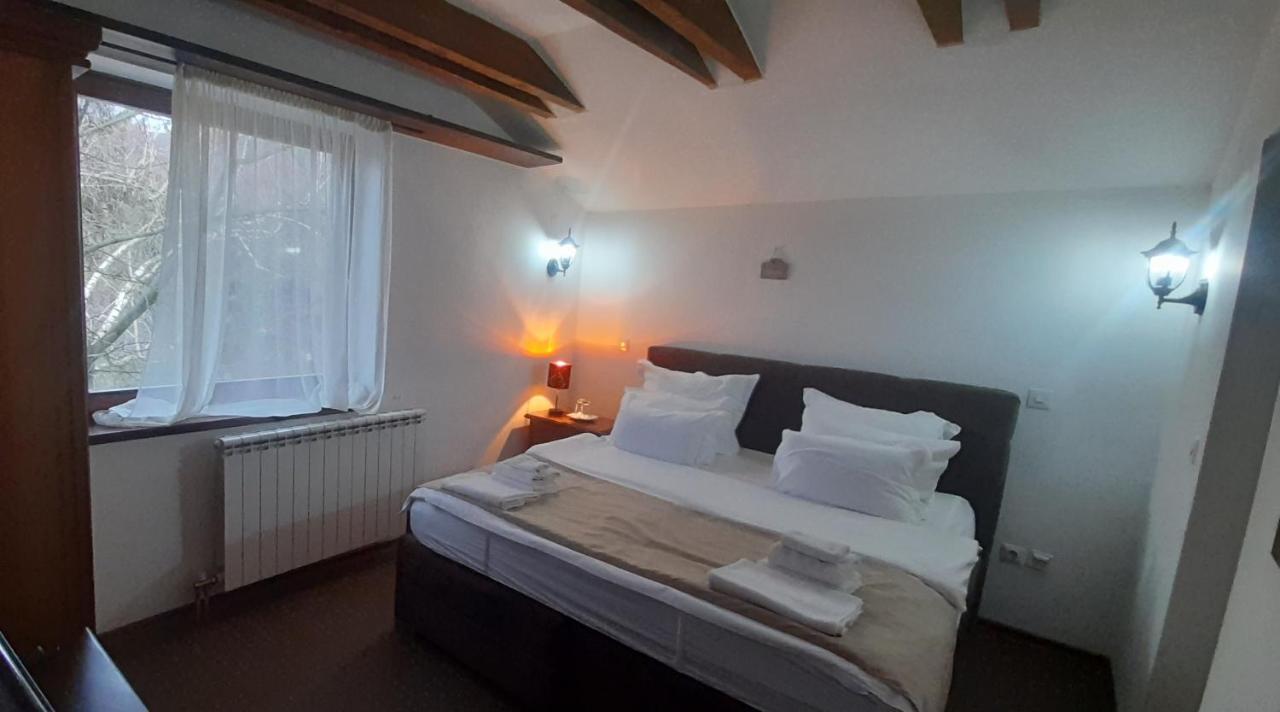 Teuta Palace Dom Faletici Hotel ซาราเยโว ภายนอก รูปภาพ