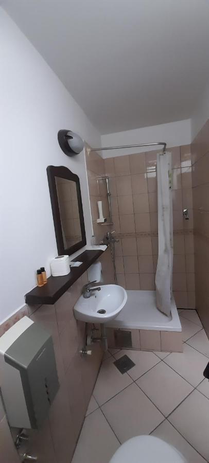 Teuta Palace Dom Faletici Hotel ซาราเยโว ภายนอก รูปภาพ