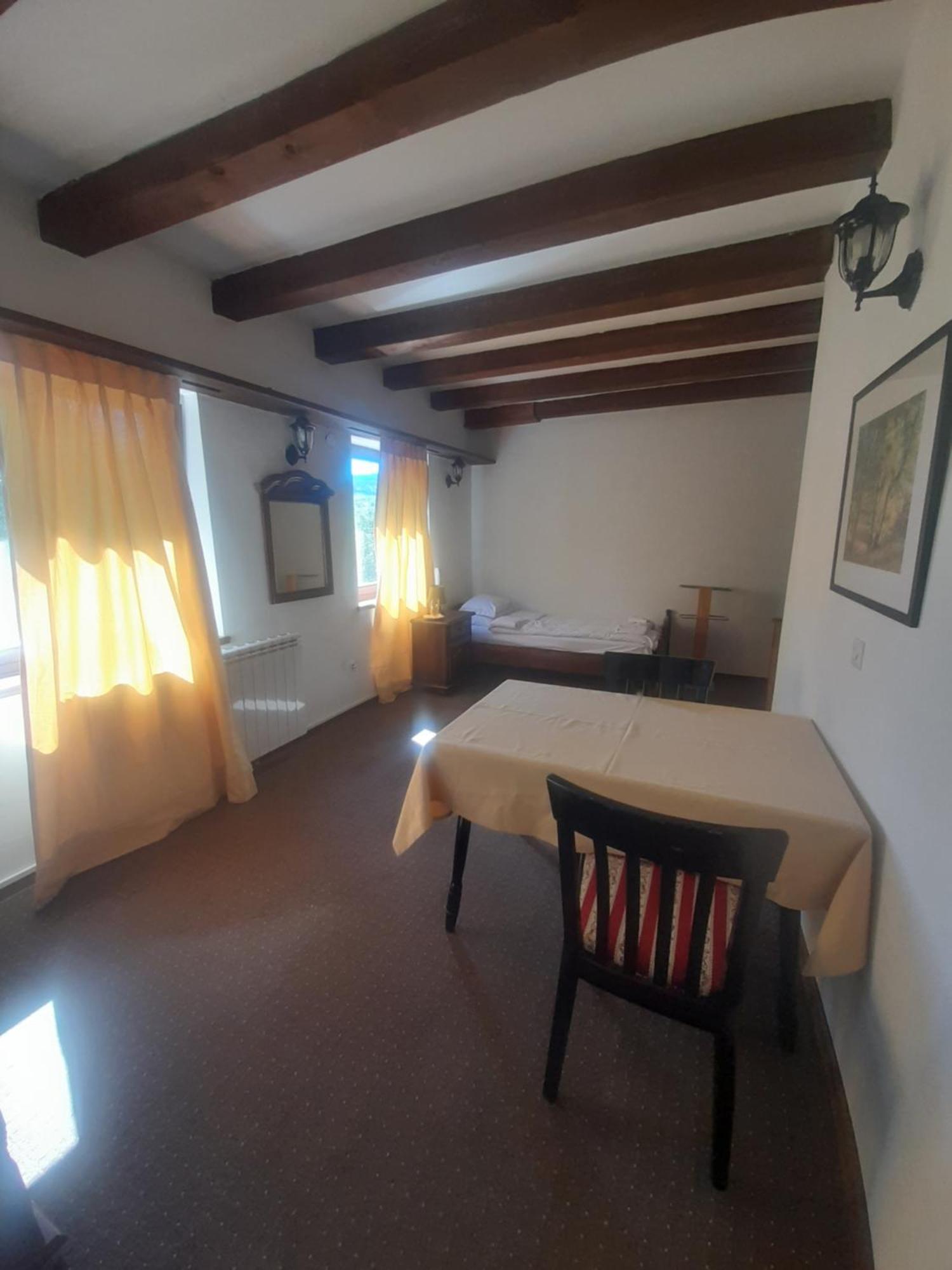 Teuta Palace Dom Faletici Hotel ซาราเยโว ภายนอก รูปภาพ