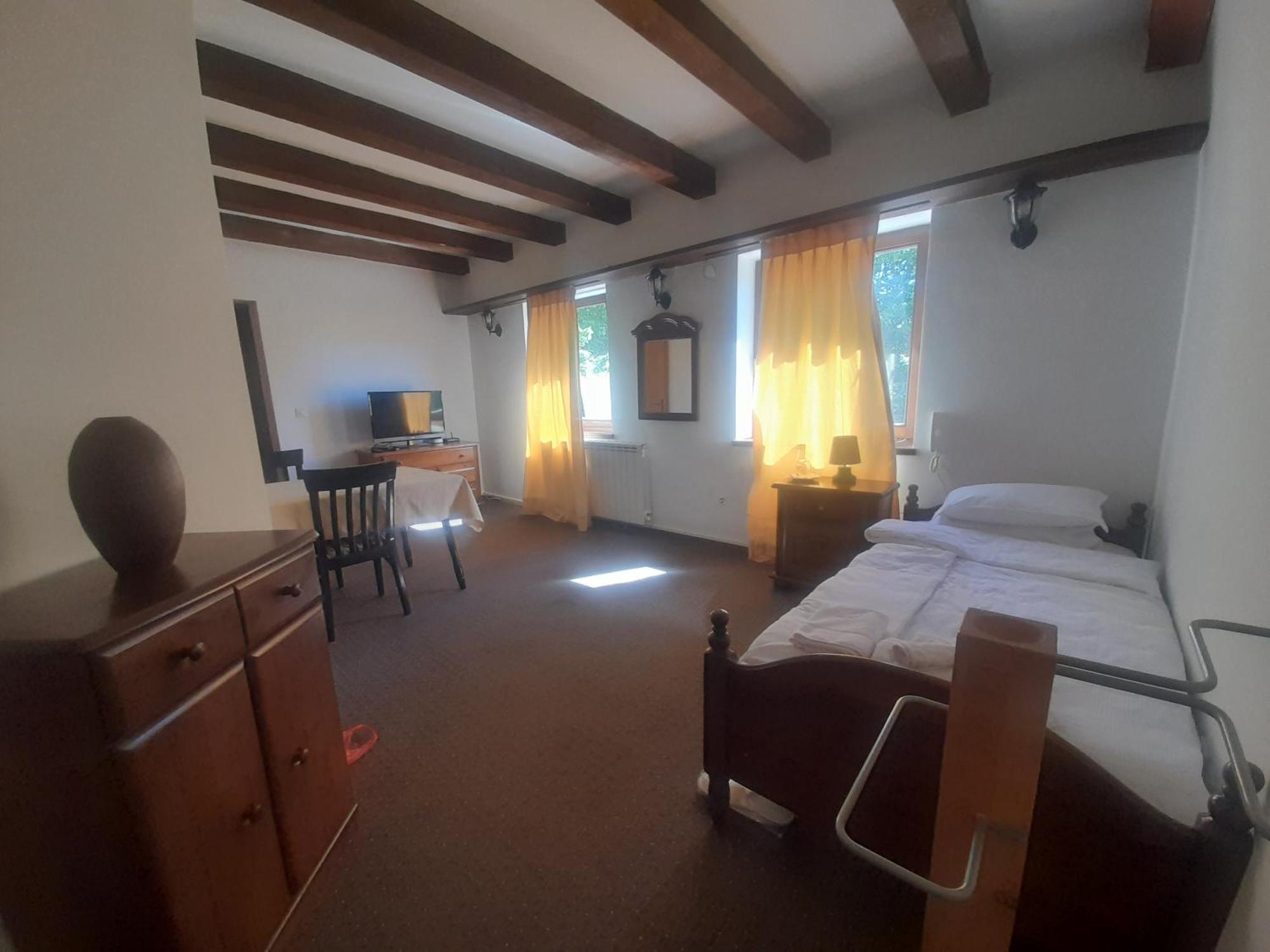 Teuta Palace Dom Faletici Hotel ซาราเยโว ภายนอก รูปภาพ